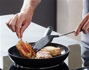 111-001-28-100/0 ESSENTIAL SARTÉN CERÁMICA 28CM NEGRA | FISSLER - Imagen 12